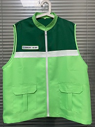 夏季工作马甲定制的这款马甲前胸后背都印有logo文字